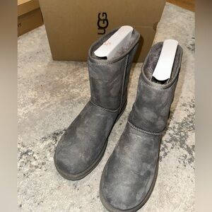 UGG | Classic Short II